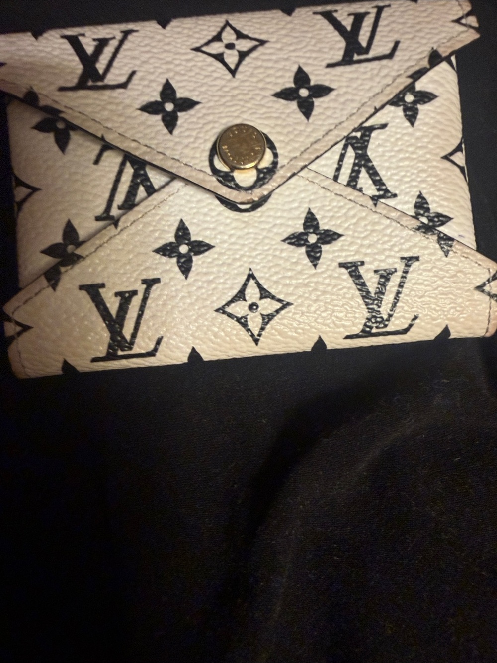 Louis Vuitton White Monogram Card Holder with Gold Snap - Picture 6 of 7